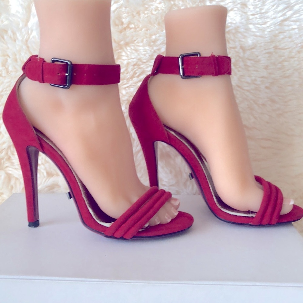 Red velvet high heels sandals 👠
